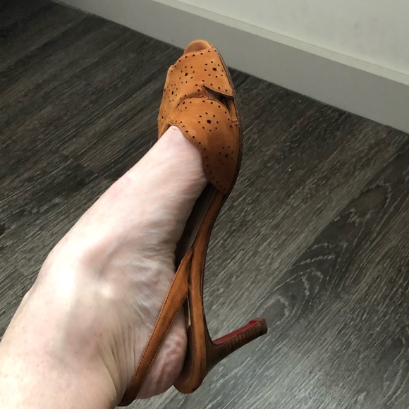 Christian Louboutin brown suede slingbacks - Picture 4 of 8